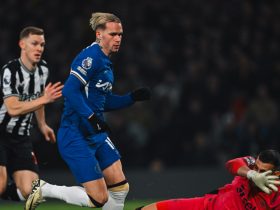 Chelsea vence Newcastle com pintura de Mudryk